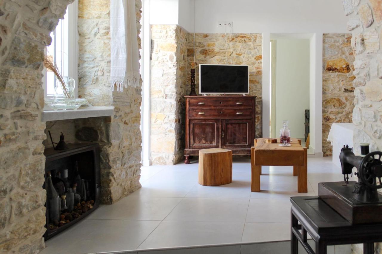 Laina Traditional Guest House Aperathos ภายนอก รูปภาพ